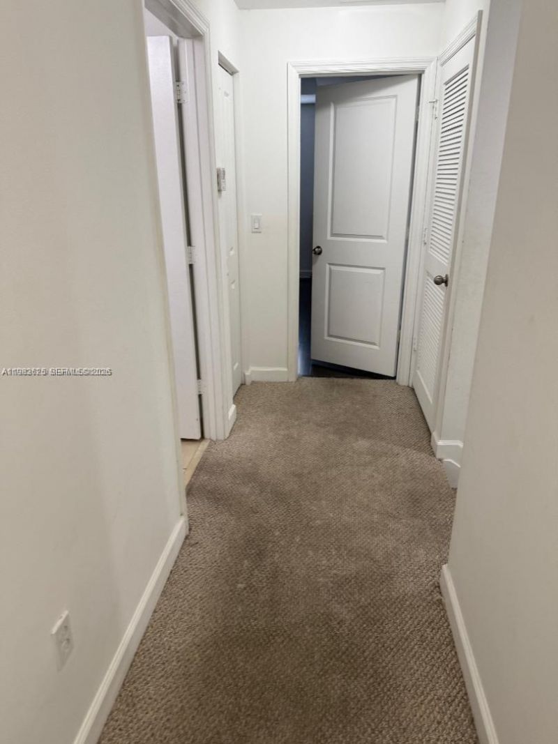 424 NE 194th Ter , Miami, FL 33179 Photo