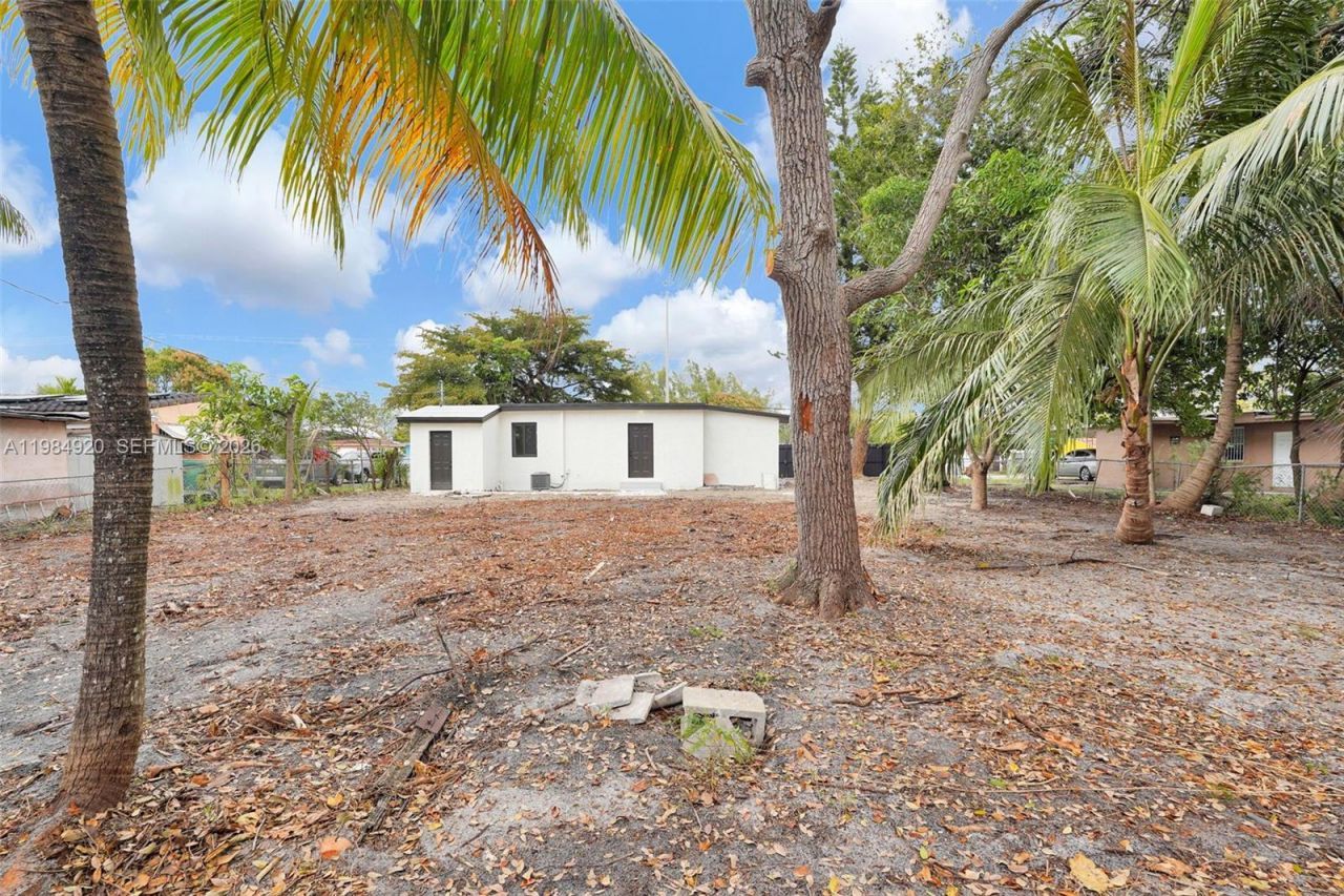 1830 NW 135th St , Miami, FL 33167 Photo