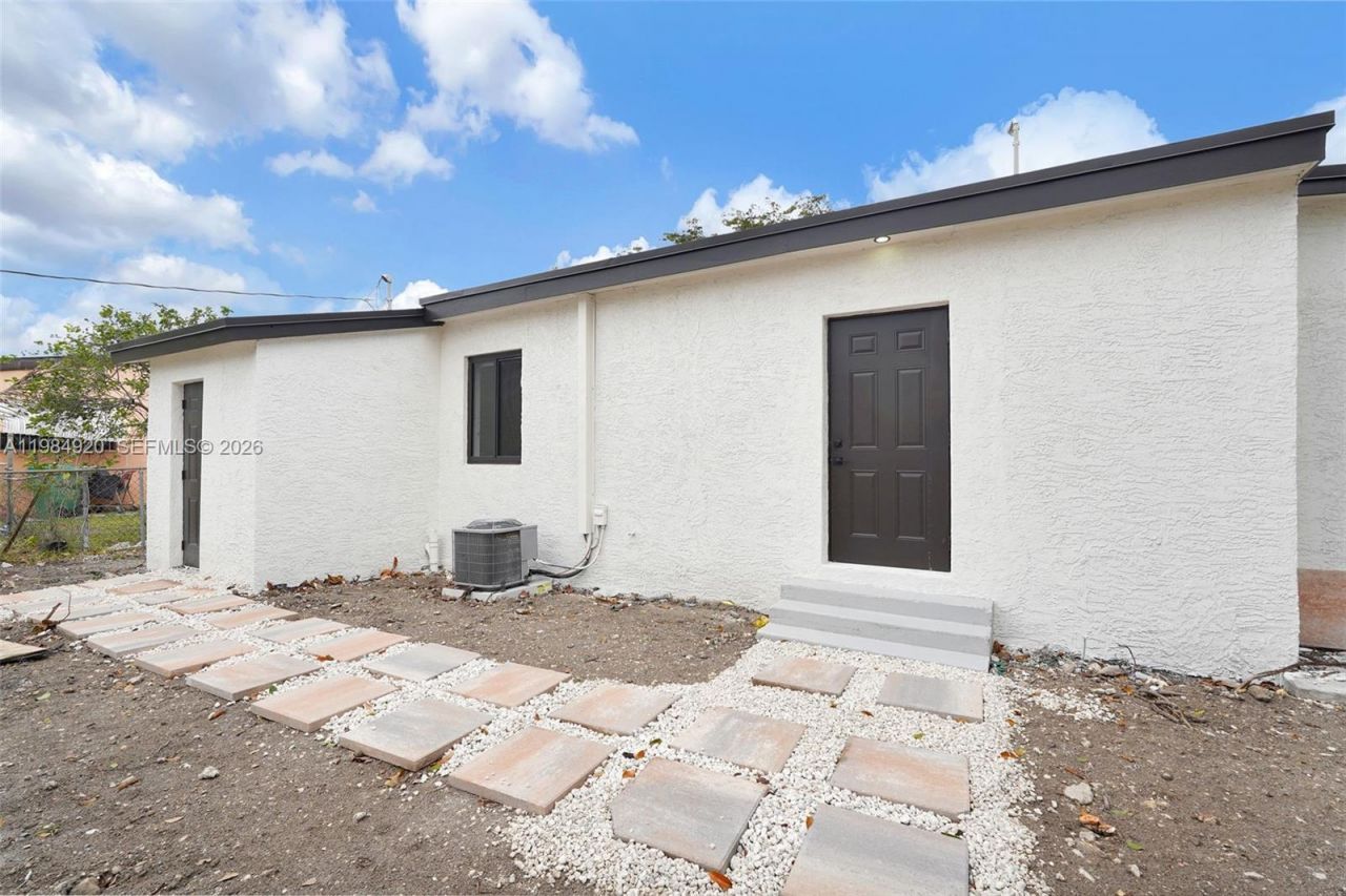 1830 NW 135th St , Miami, FL 33167 Photo