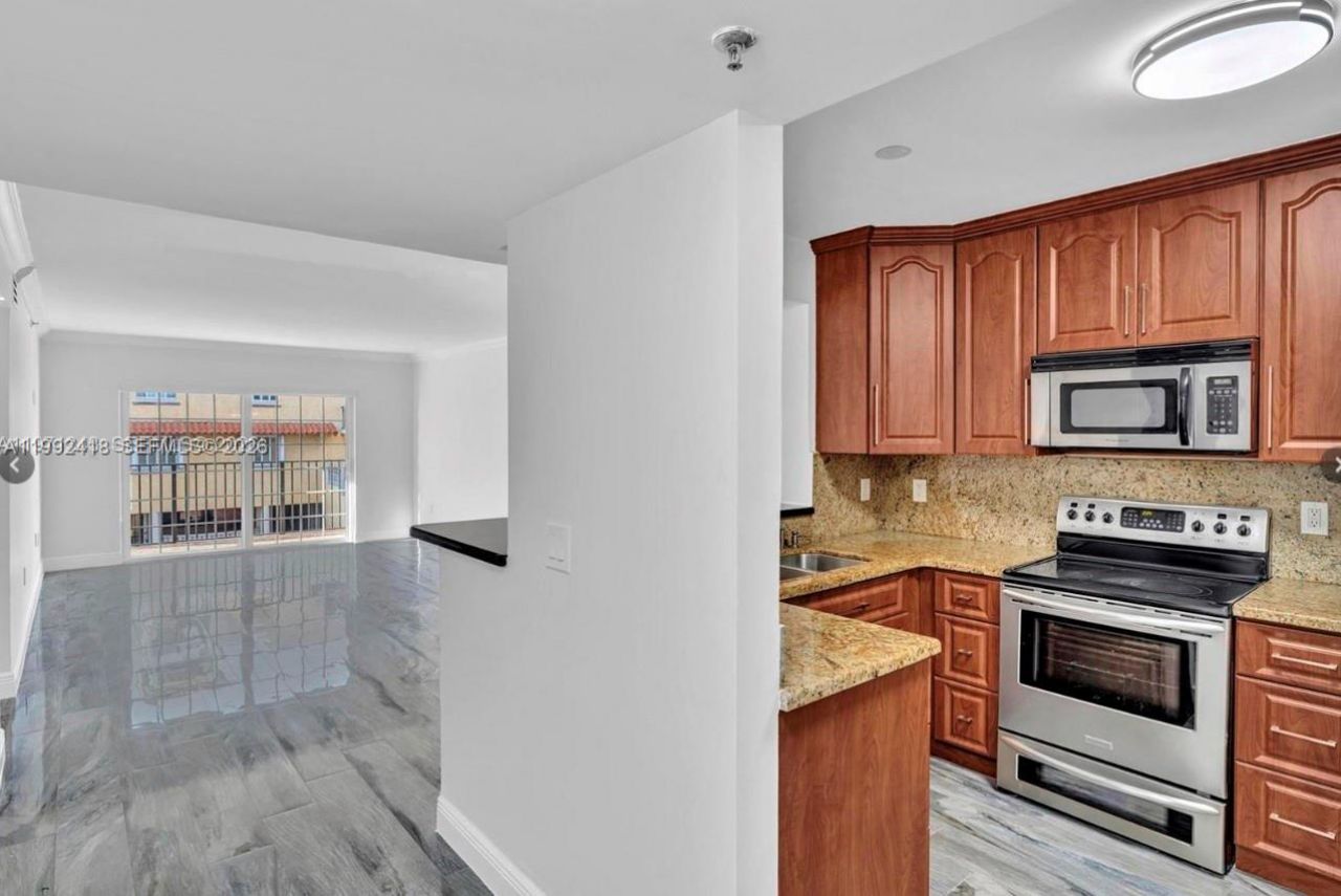 8900 Collins Ave , Unit 304, Surfside, FL 33154 Photo