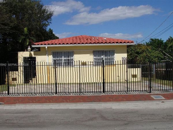 1325 SW 6th St , Miami, FL 33135
