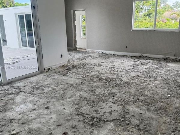290 NW 125th Ave , Miami, FL 33182
