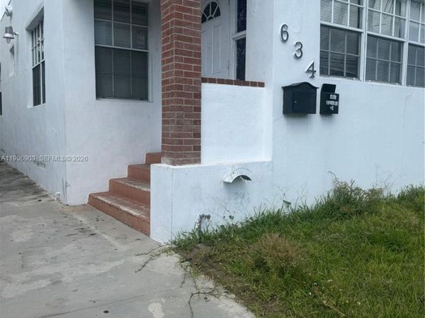 634 SW 10th Ave , Miami, FL 33130