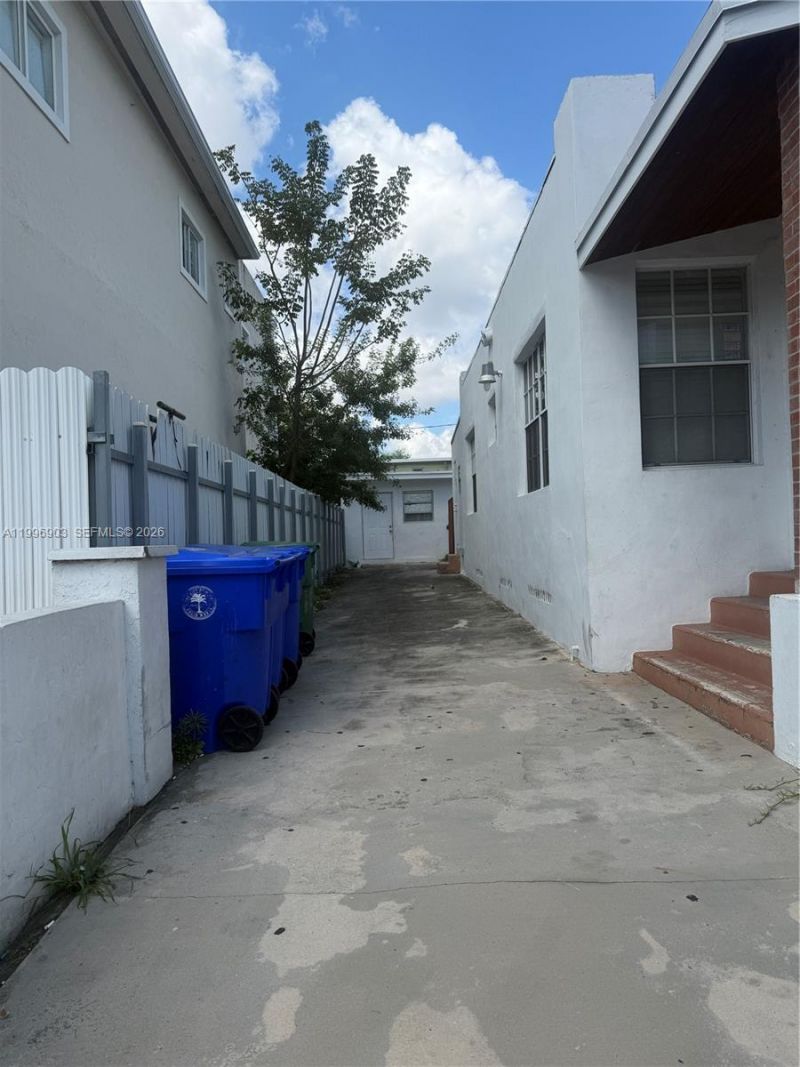 634 SW 10th Ave , Miami, FL 33130 Photo