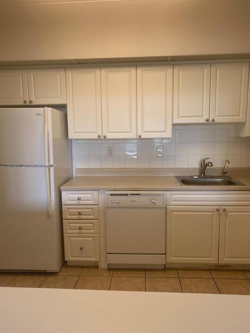 19380 Collins Ave , Unit 319, Sunny Isles Beach, FL 33160 Photo
