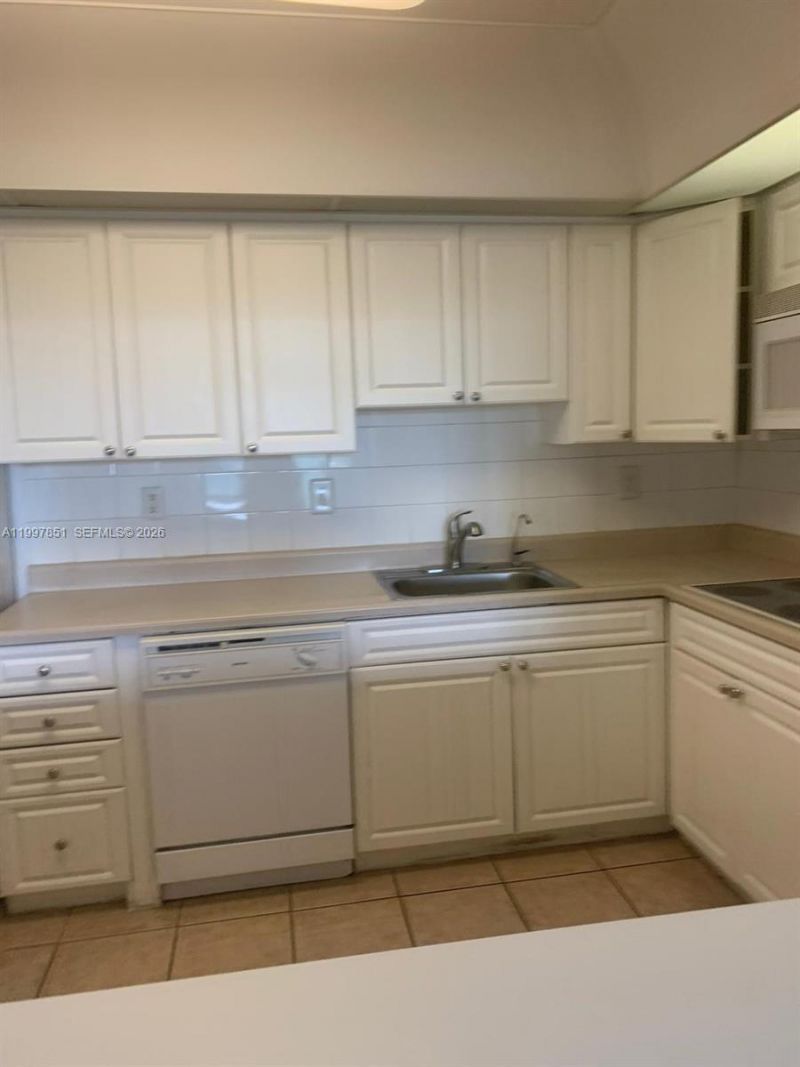 19380 Collins Ave , Unit 319, Sunny Isles Beach, FL 33160 Photo