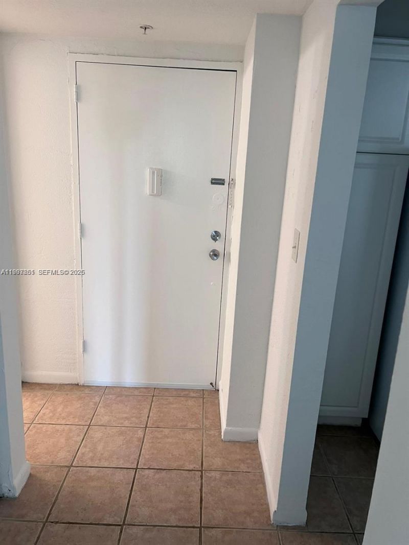 19380 Collins Ave , Unit 319, Sunny Isles Beach, FL 33160 Photo