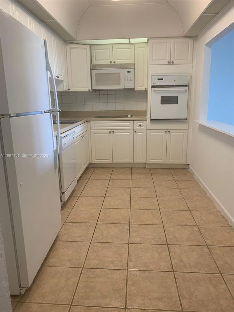 19380 Collins Ave , Unit 319, Sunny Isles Beach, FL 33160 Photo