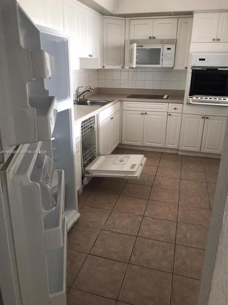 19380 Collins Ave , Unit 319, Sunny Isles Beach, FL 33160 Photo