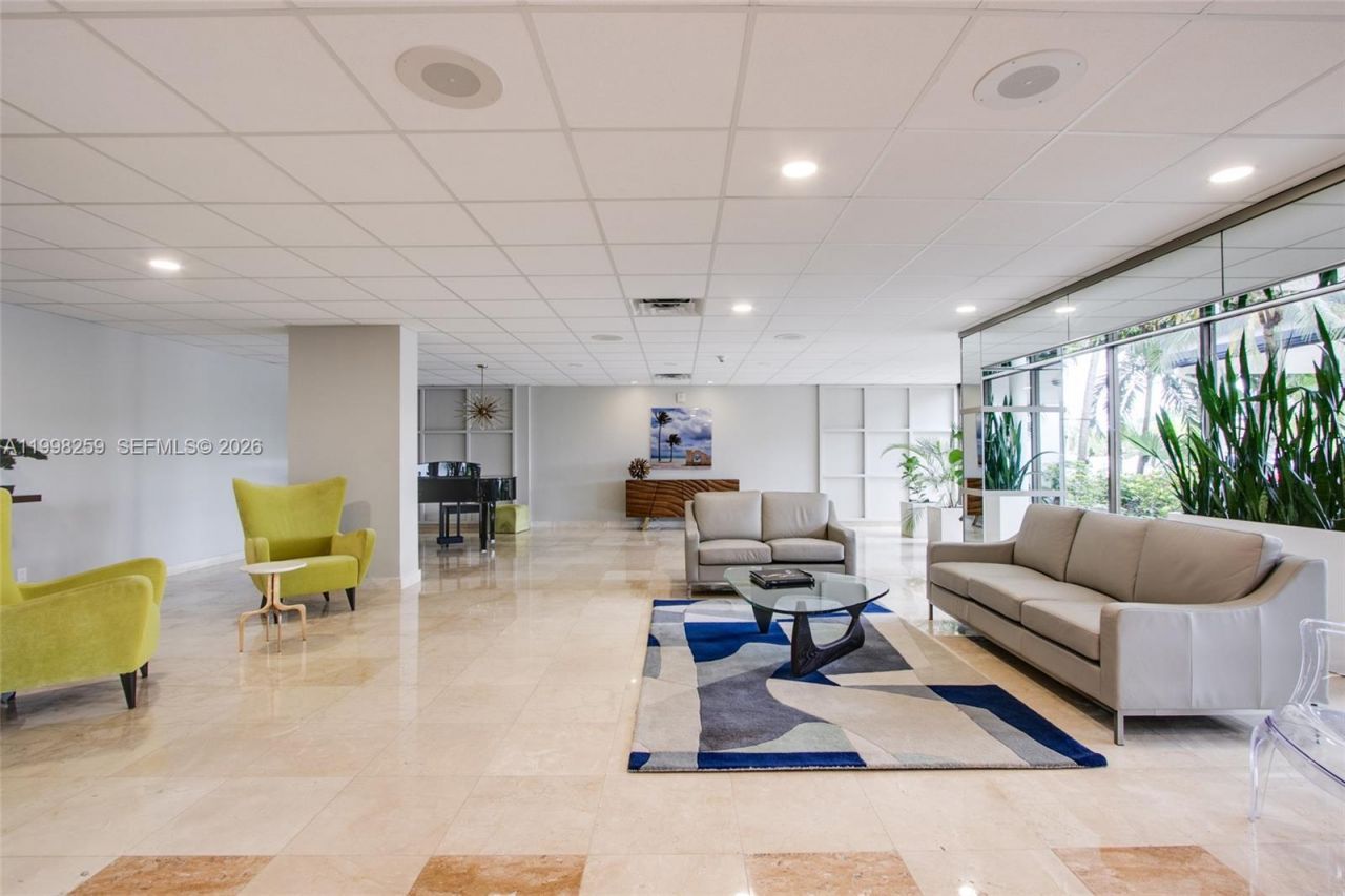 4350 Hillcrest Dr , Unit 303, Hollywood, FL 33021 Photo