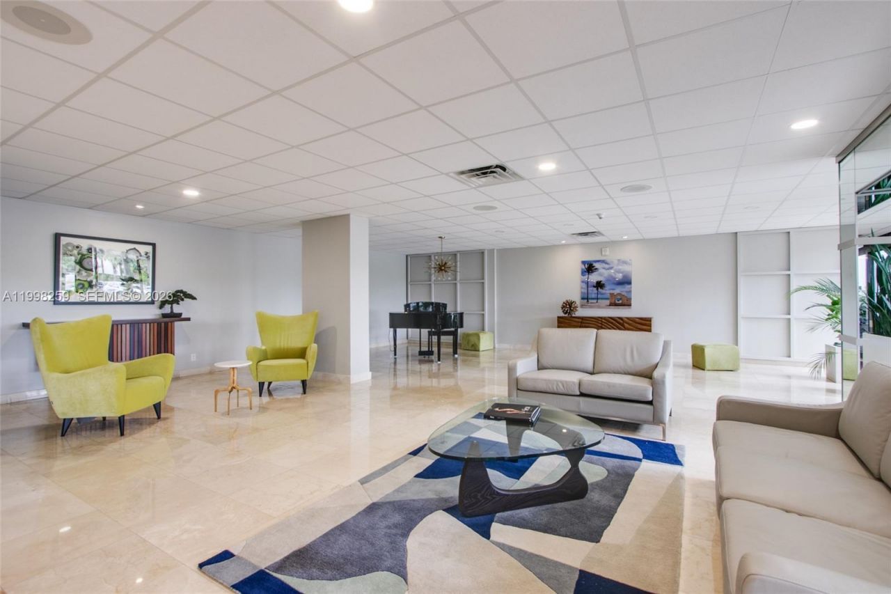 4350 Hillcrest Dr , Unit 303, Hollywood, FL 33021 Photo