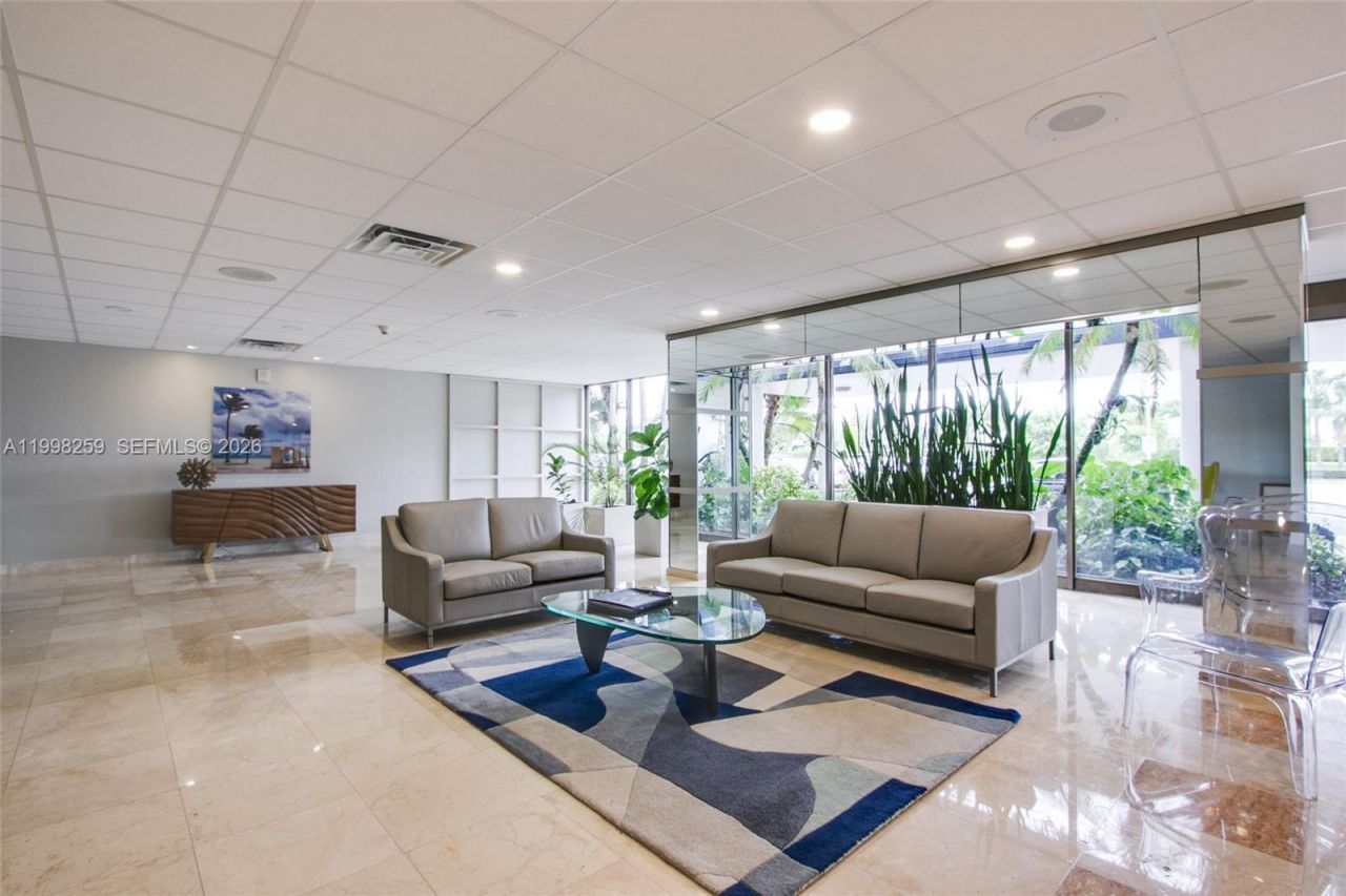 4350 Hillcrest Dr , Unit 303, Hollywood, FL 33021 Photo