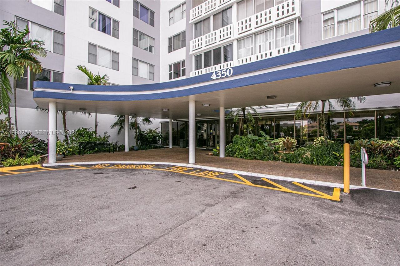4350 Hillcrest Dr , Unit 303, Hollywood, FL 33021 Photo