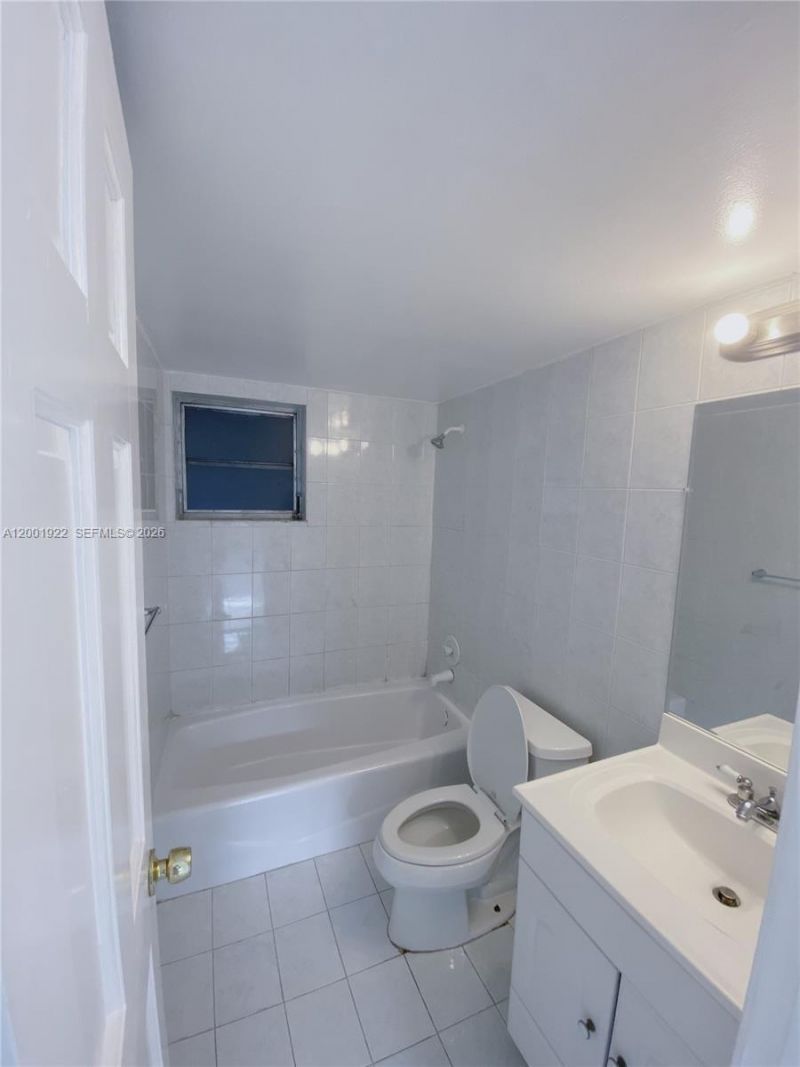 870 NW 87th Ave , Unit 110, Miami, FL 33172 Photo