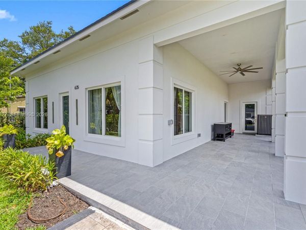 635 SW 9th St , Hallandale Beach, FL 33009