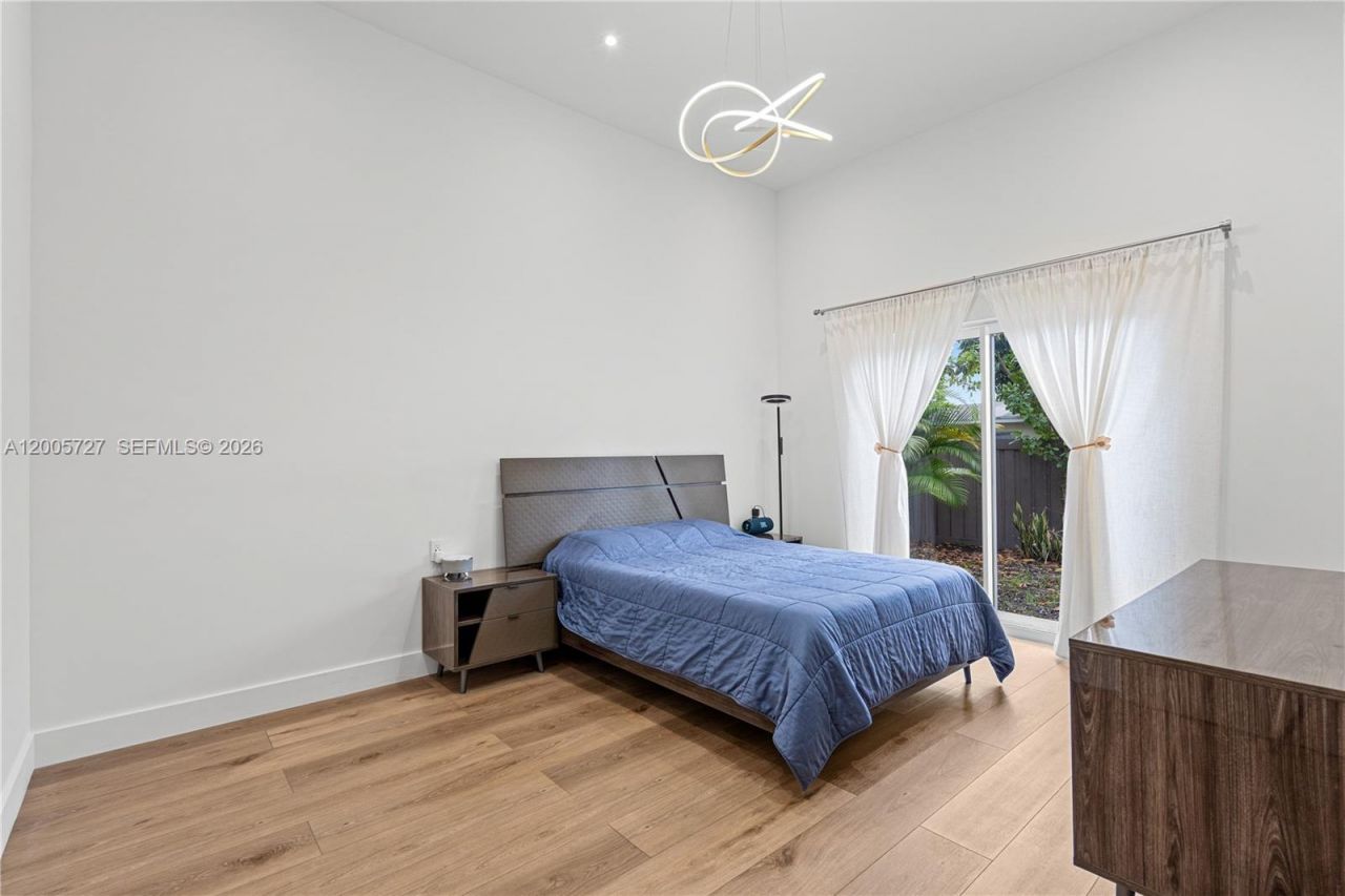 635 SW 9th St , Hallandale Beach, FL 33009 Photo