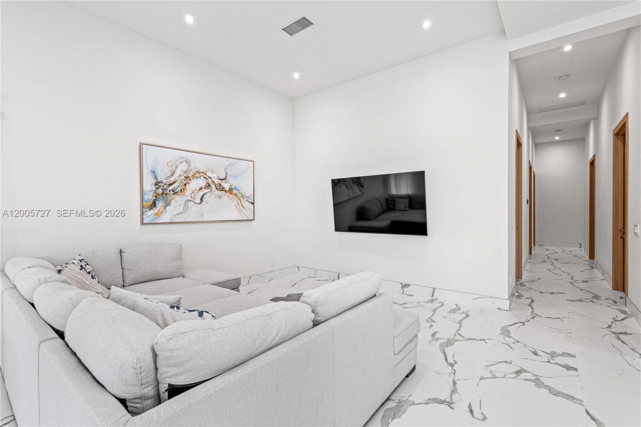 635 SW 9th St , Hallandale Beach, FL 33009 Photo