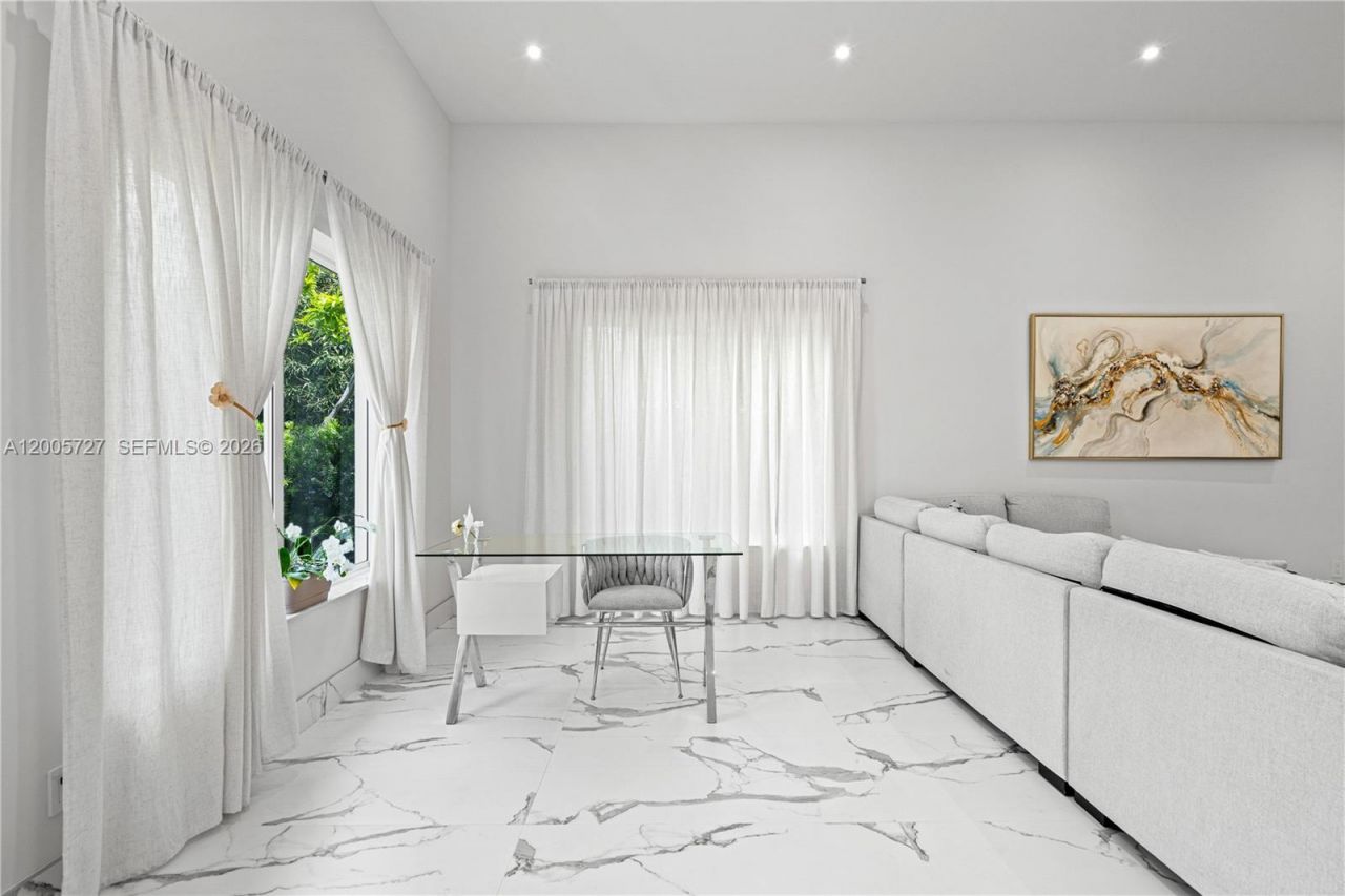 635 SW 9th St , Hallandale Beach, FL 33009 Photo