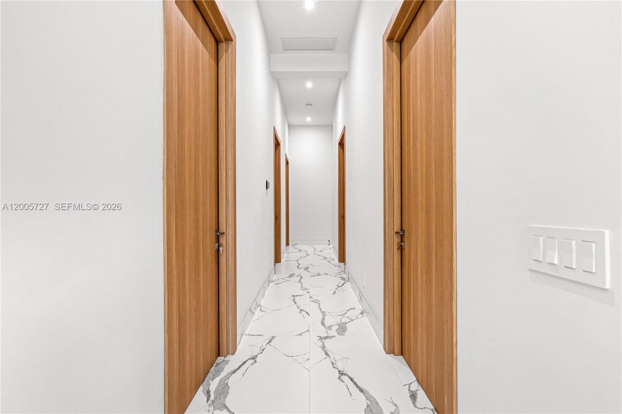 635 SW 9th St , Hallandale Beach, FL 33009 Photo