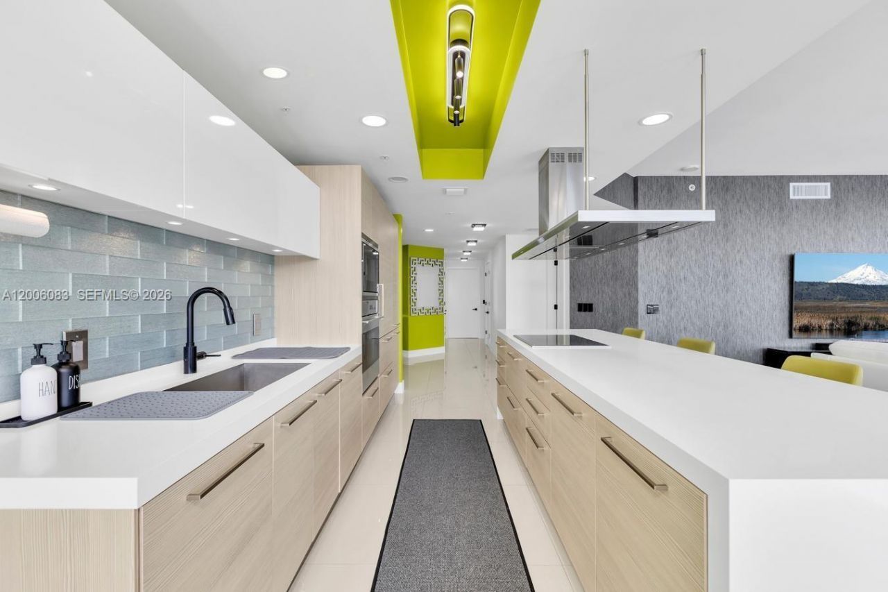 17111 Biscayne Blvd , Unit 909, North Miami Beach, FL 33160 Photo