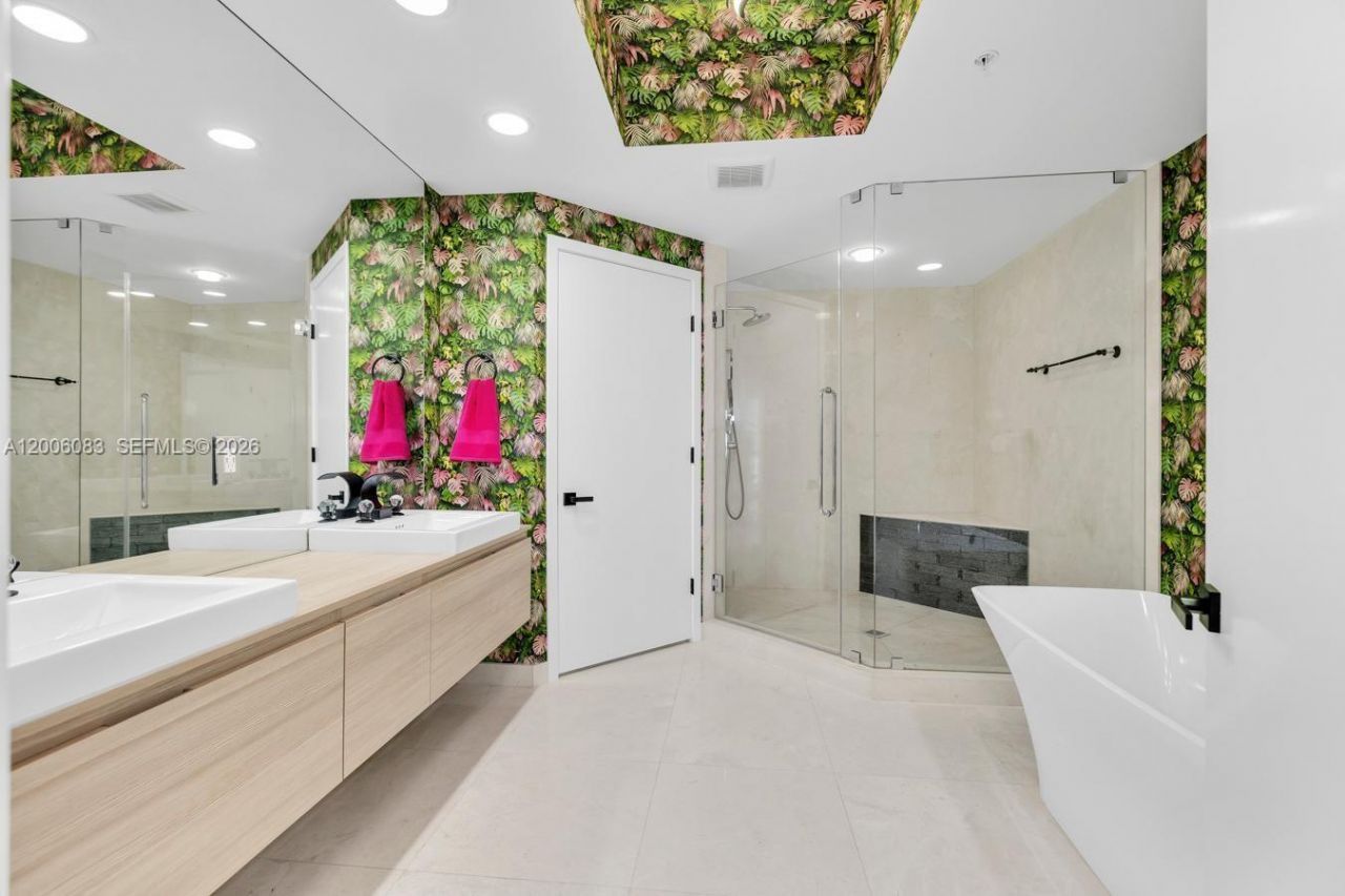 17111 Biscayne Blvd , Unit 909, North Miami Beach, FL 33160 Photo