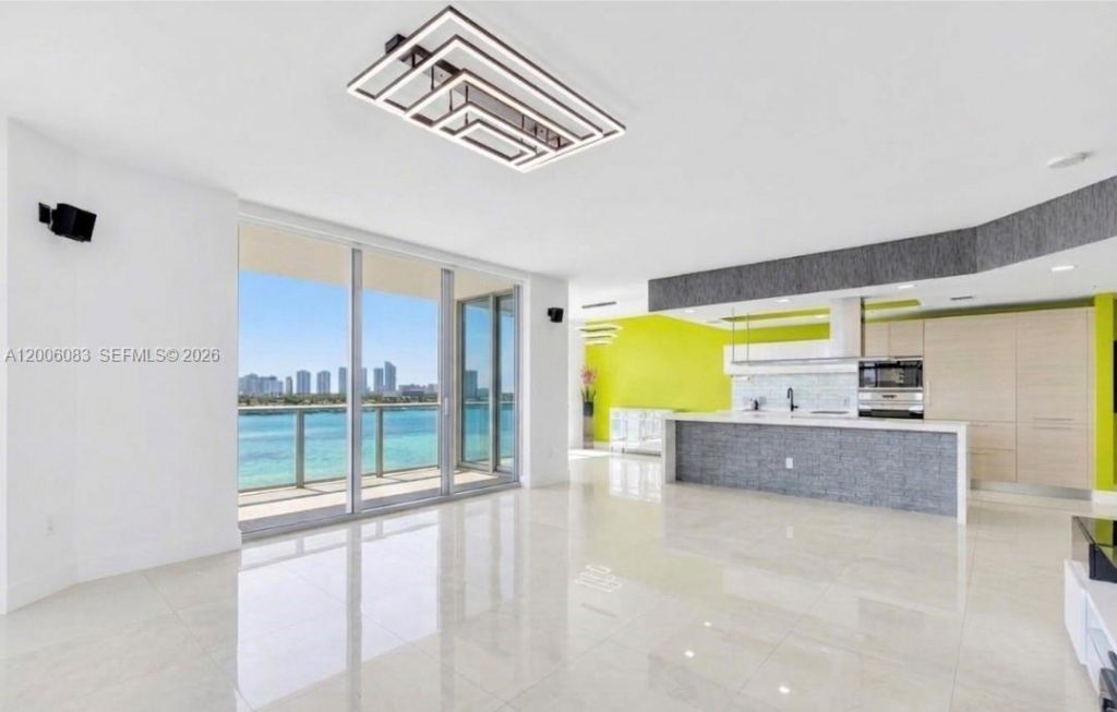 17111 Biscayne Blvd , Unit 909, North Miami Beach, FL 33160 Photo