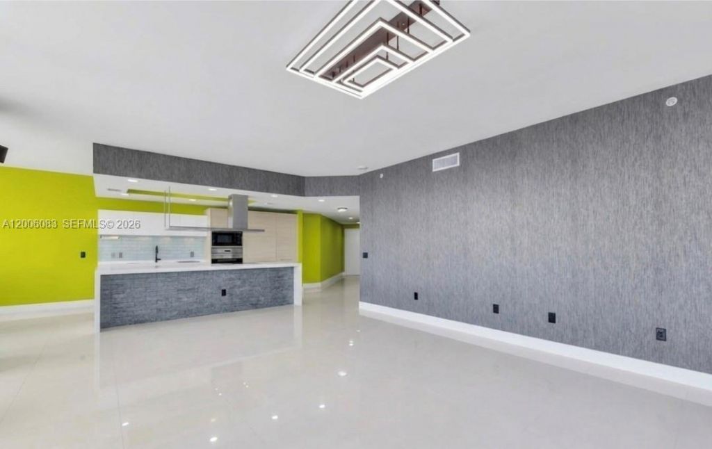 17111 Biscayne Blvd , Unit 909, North Miami Beach, FL 33160 Photo