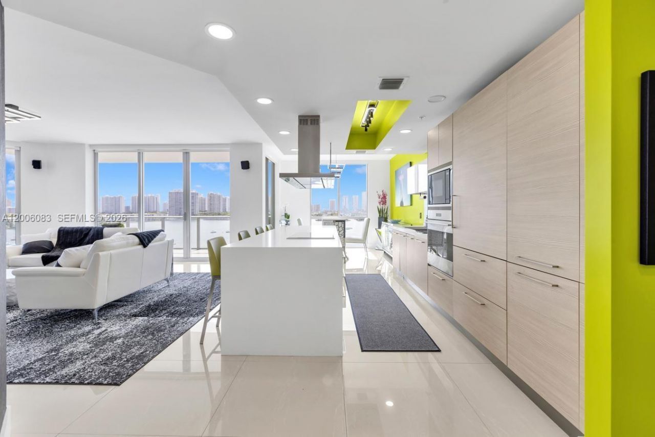 17111 Biscayne Blvd , Unit 909, North Miami Beach, FL 33160 Photo