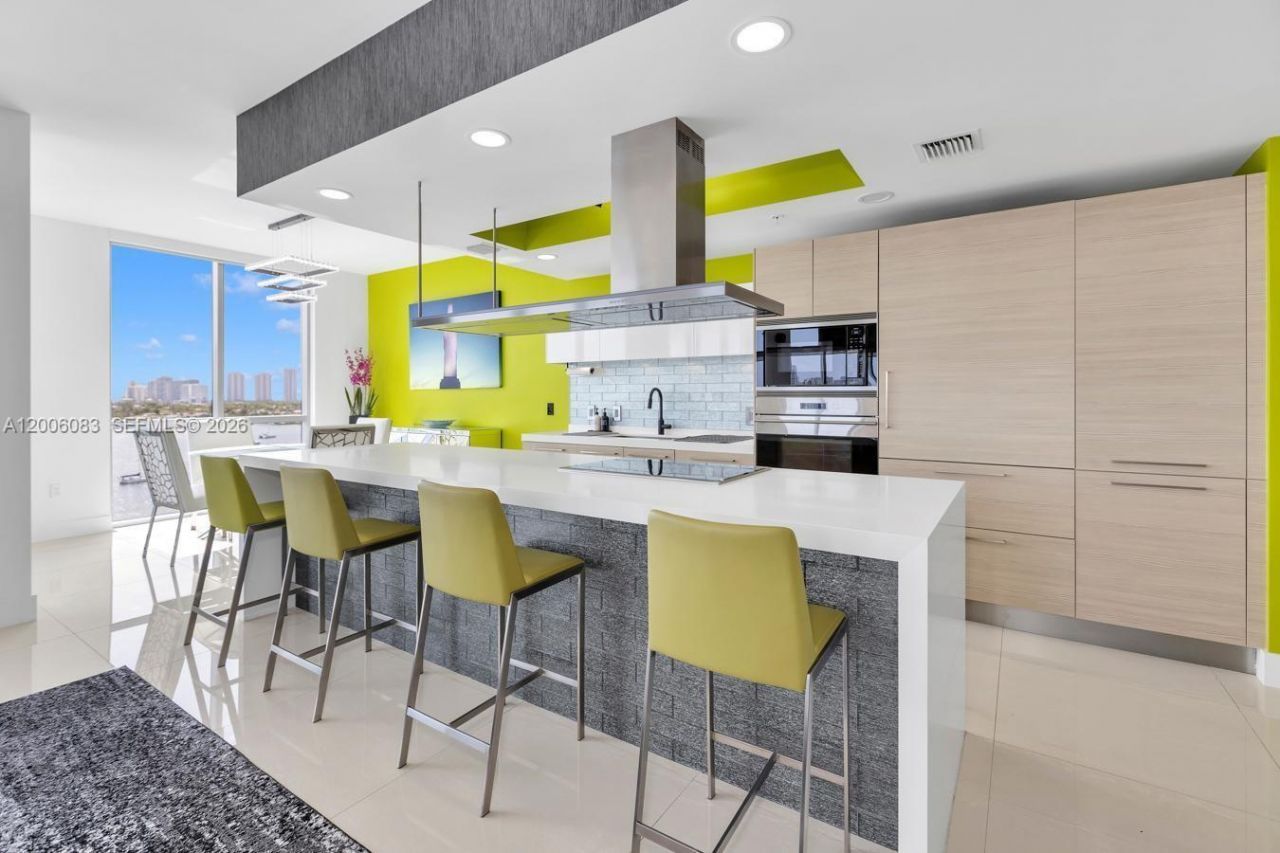 17111 Biscayne Blvd , Unit 909, North Miami Beach, FL 33160 Photo