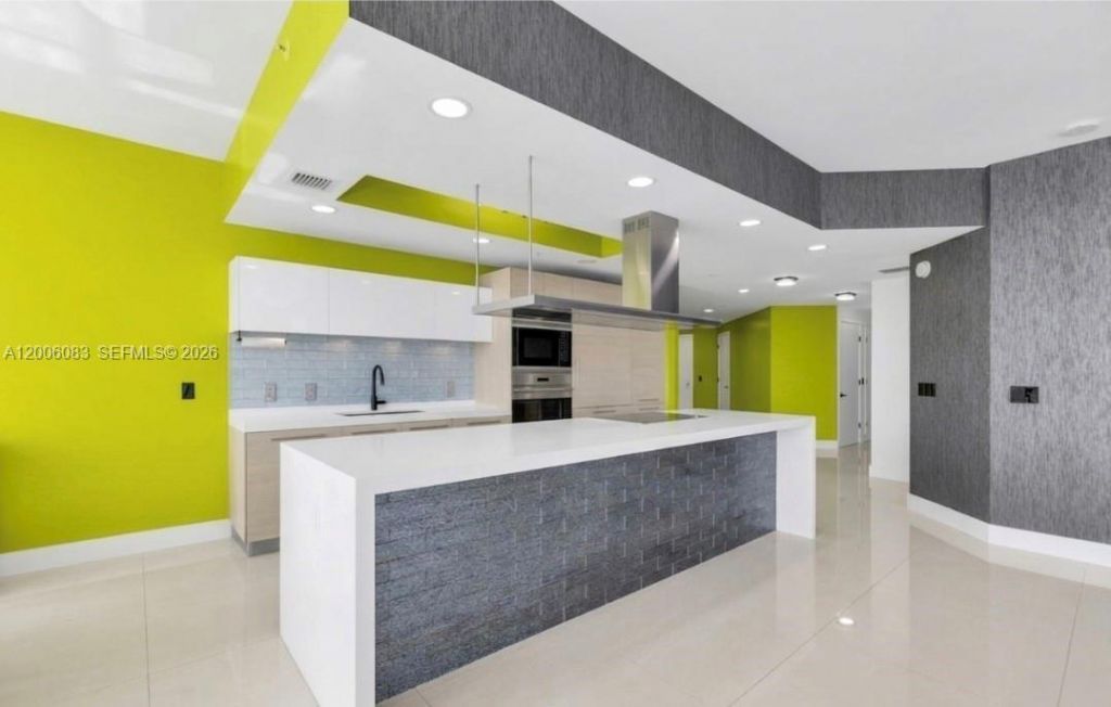 17111 Biscayne Blvd , Unit 909, North Miami Beach, FL 33160 Photo