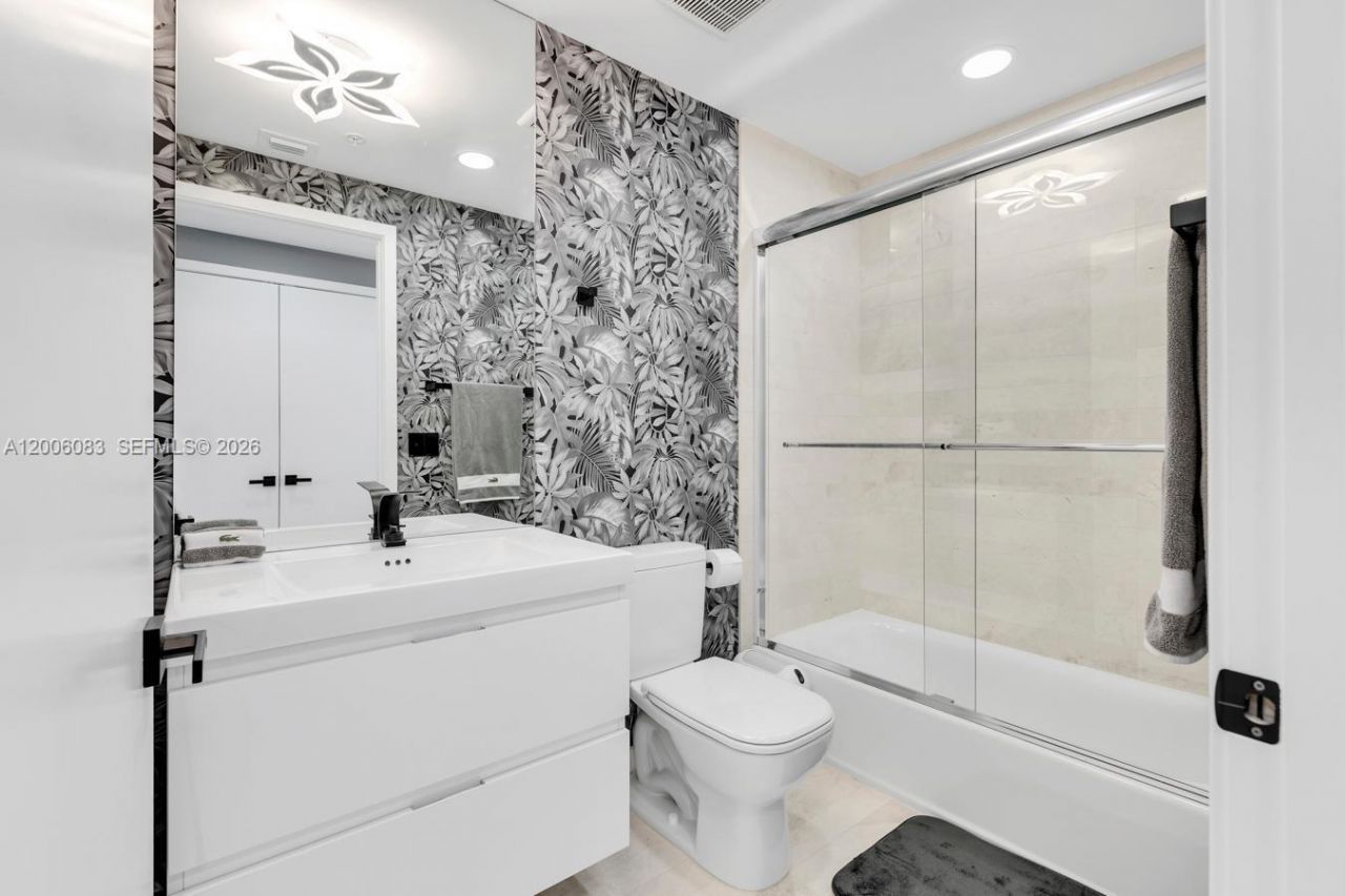 17111 Biscayne Blvd , Unit 909, North Miami Beach, FL 33160 Photo
