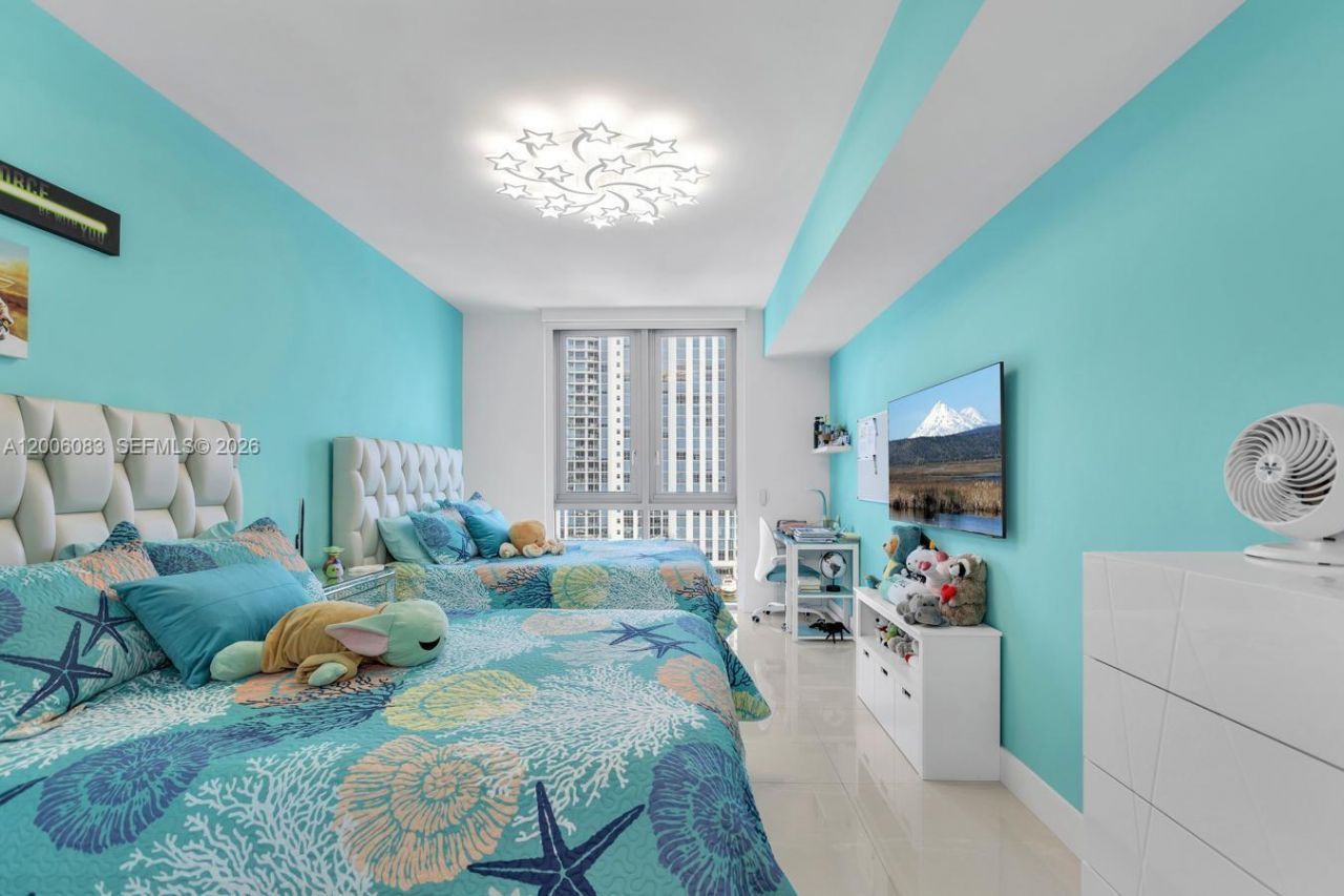 17111 Biscayne Blvd , Unit 909, North Miami Beach, FL 33160 Photo