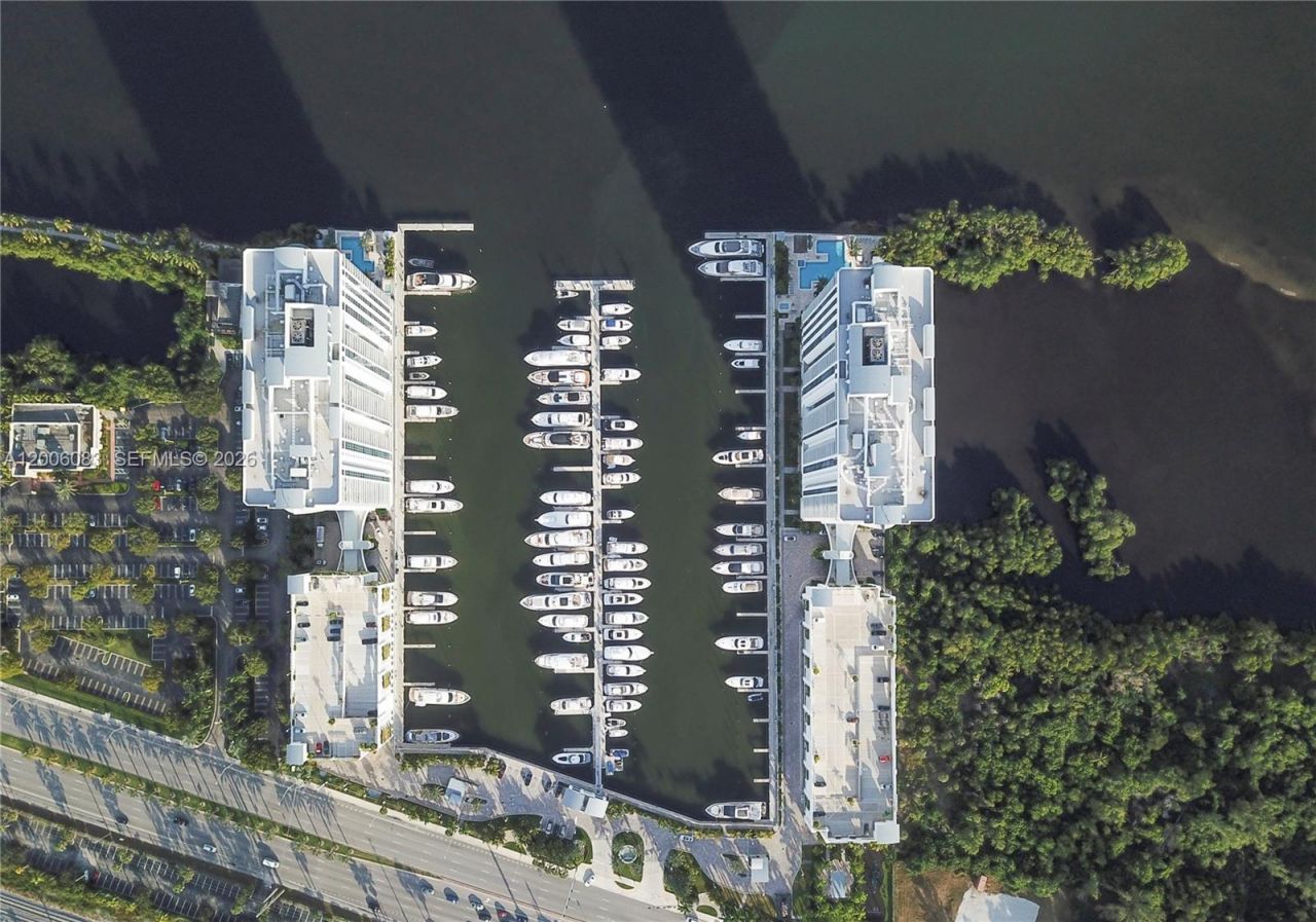 17111 Biscayne Blvd , Unit 909, North Miami Beach, FL 33160 Photo