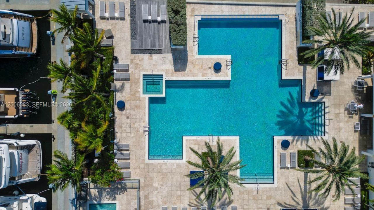 17111 Biscayne Blvd , Unit 909, North Miami Beach, FL 33160 Photo