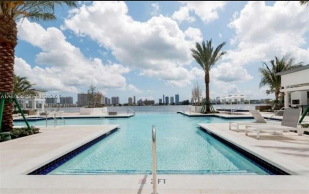 17111 Biscayne Blvd , Unit 909, North Miami Beach, FL 33160 Photo