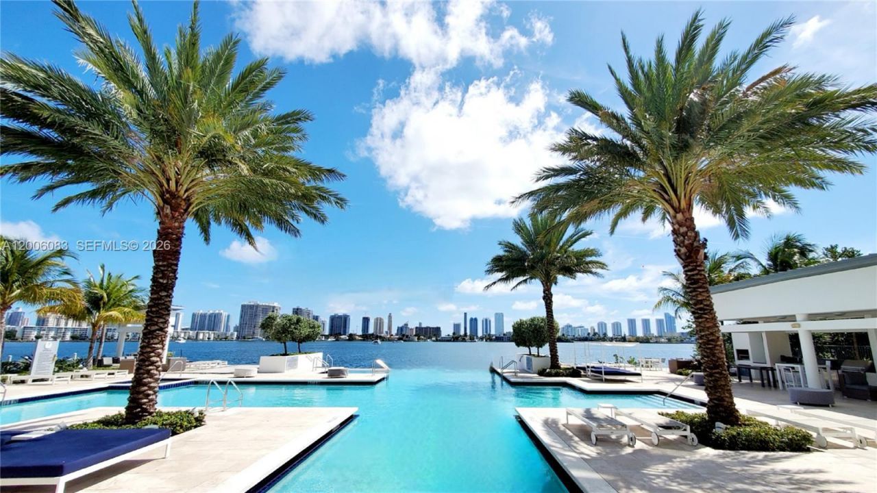 17111 Biscayne Blvd , Unit 909, North Miami Beach, FL 33160 Photo