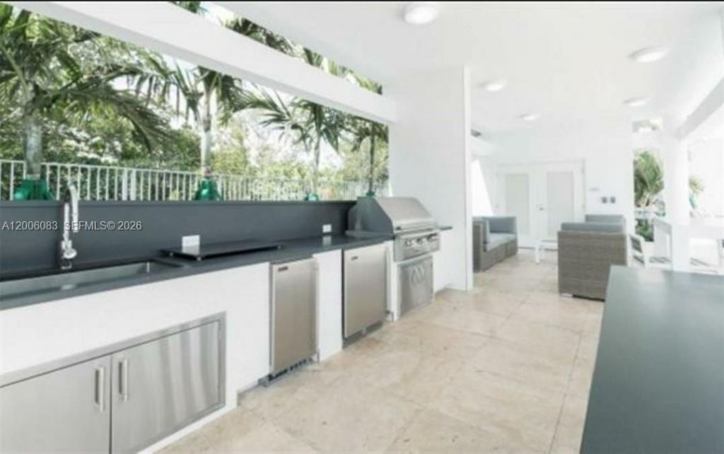 17111 Biscayne Blvd , Unit 909, North Miami Beach, FL 33160 Photo