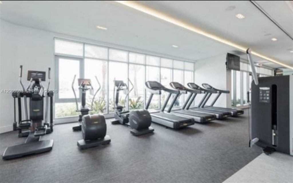 17111 Biscayne Blvd , Unit 909, North Miami Beach, FL 33160 Photo