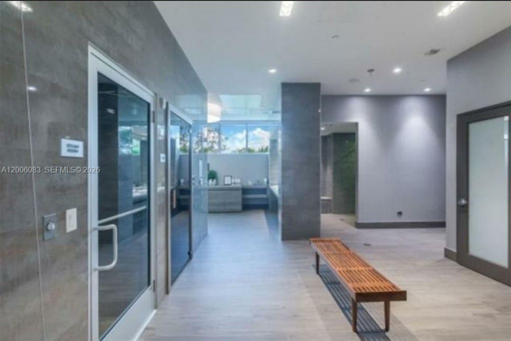 17111 Biscayne Blvd , Unit 909, North Miami Beach, FL 33160 Photo