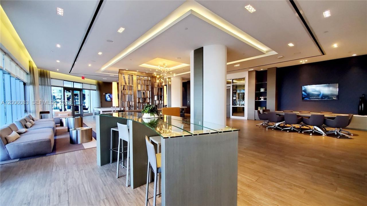 17111 Biscayne Blvd , Unit 909, North Miami Beach, FL 33160 Photo