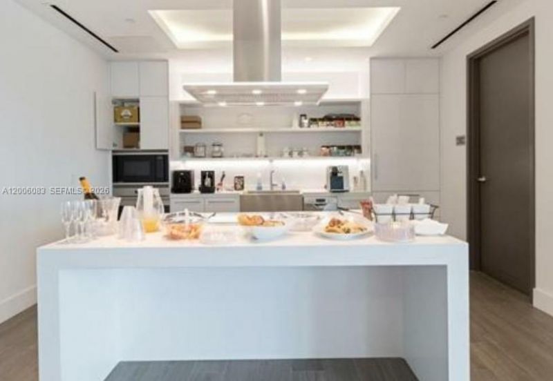 17111 Biscayne Blvd , Unit 909, North Miami Beach, FL 33160 Photo