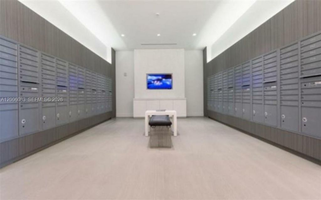 17111 Biscayne Blvd , Unit 909, North Miami Beach, FL 33160 Photo