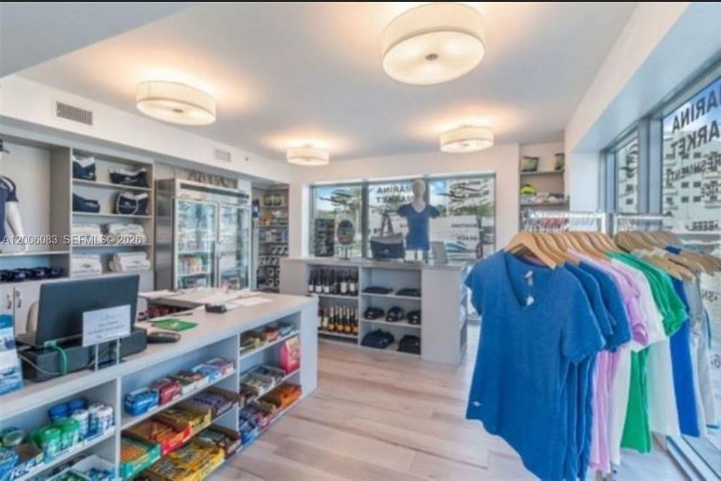 17111 Biscayne Blvd , Unit 909, North Miami Beach, FL 33160 Photo