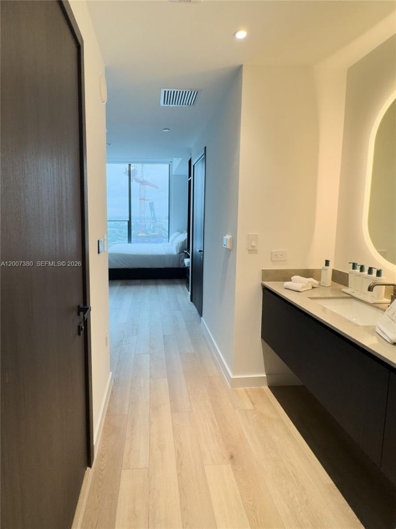 20 NE 11th St , Unit 3012A, Miami, FL 33132 Photo