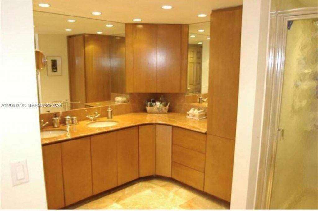 1717 N Bayshore Dr , Unit A-1734, Miami, FL 33132 Photo