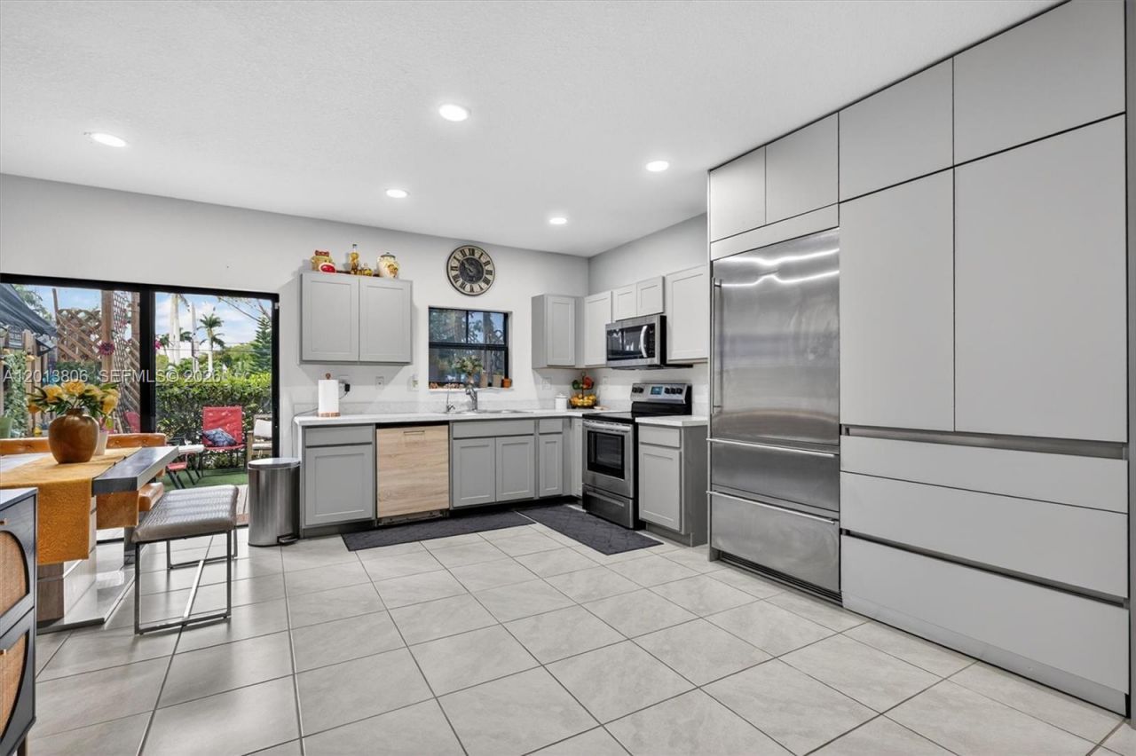 310 NE 1st Dr , Florida City, FL 33034 Photo