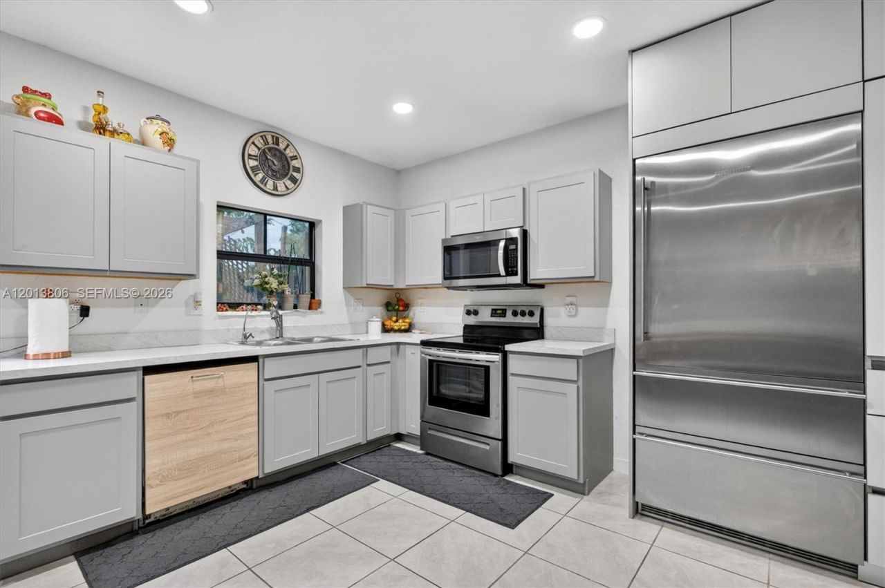 310 NE 1st Dr , Florida City, FL 33034 Photo