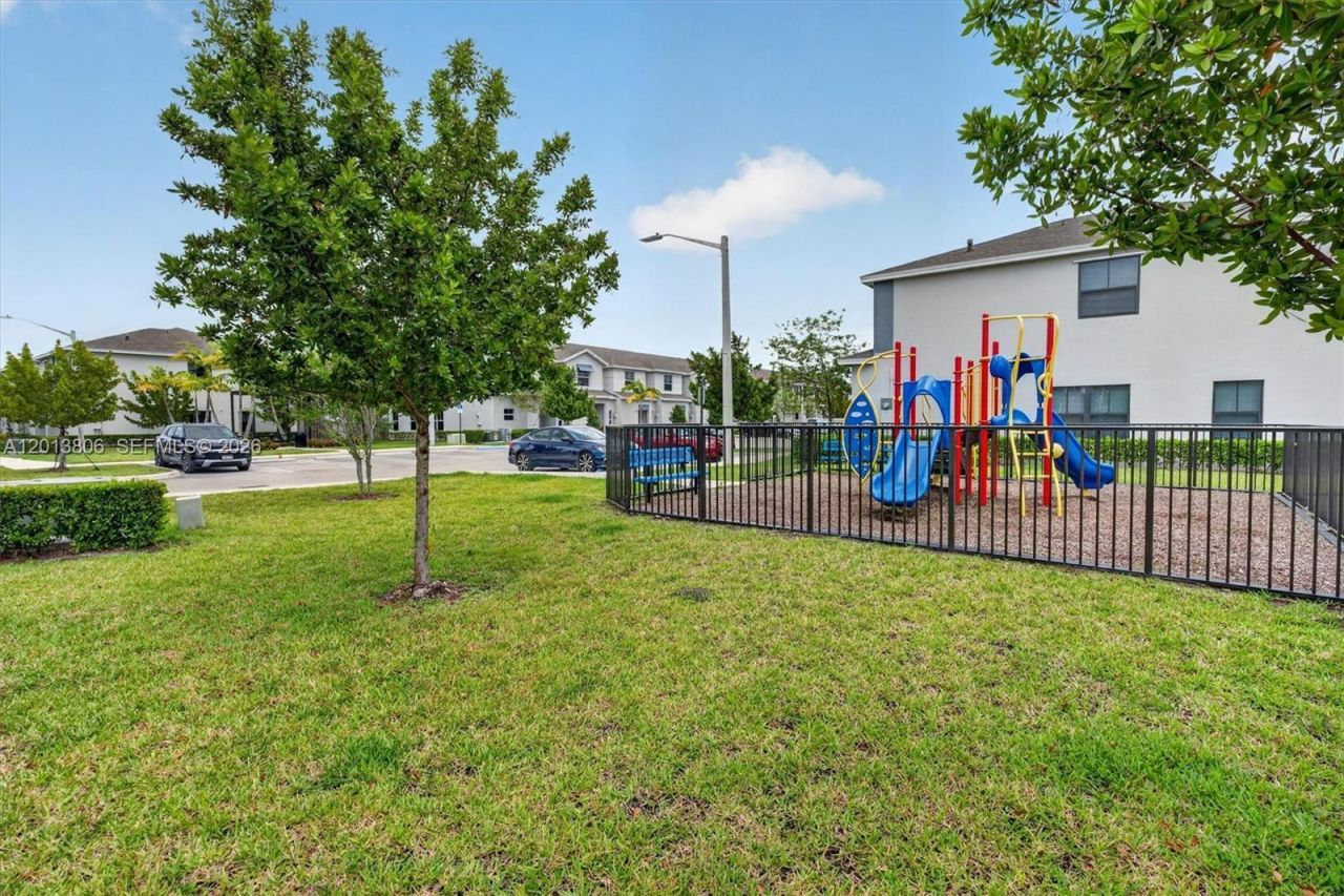 310 NE 1st Dr , Florida City, FL 33034 Photo