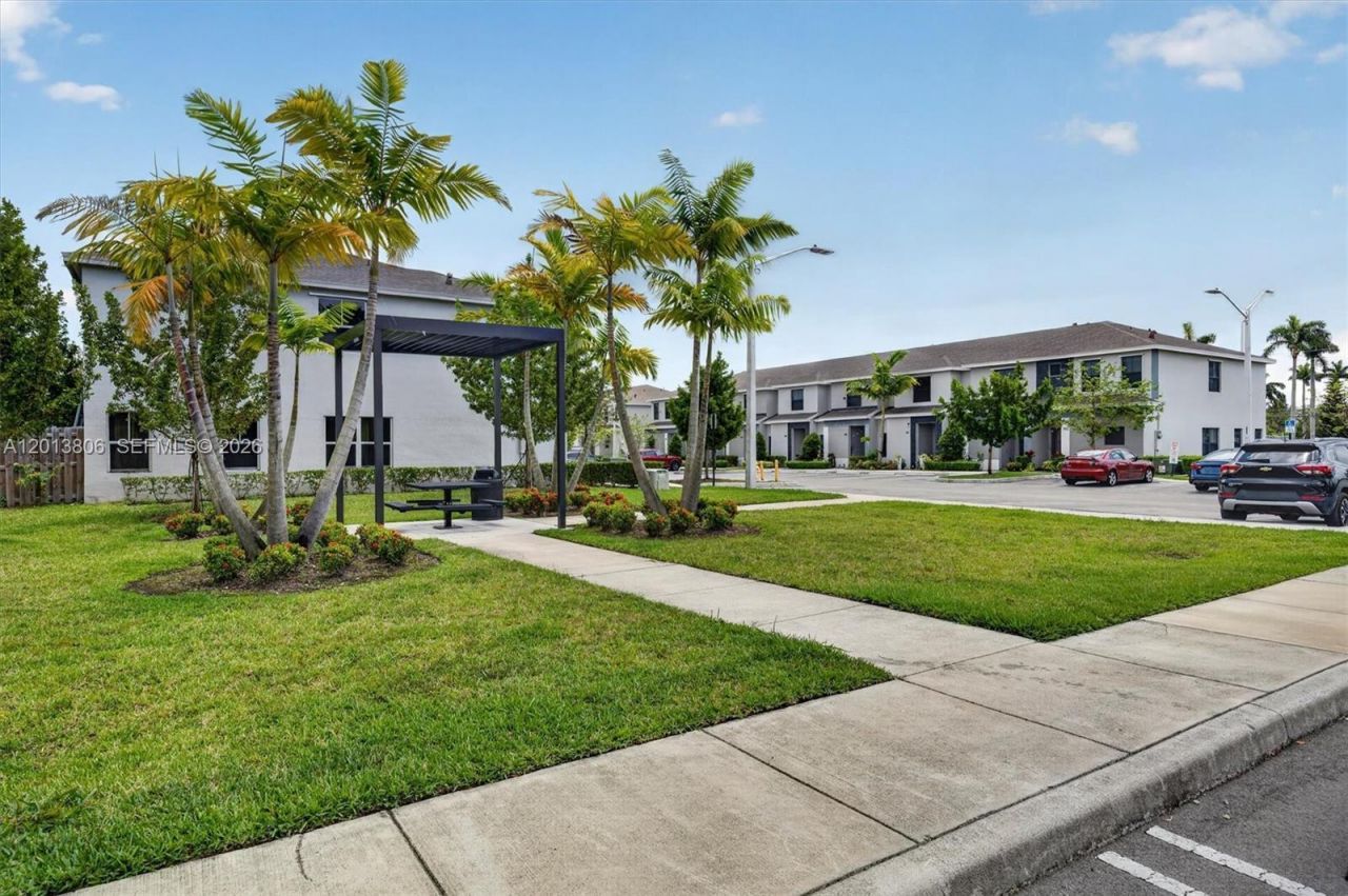310 NE 1st Dr , Florida City, FL 33034 Photo
