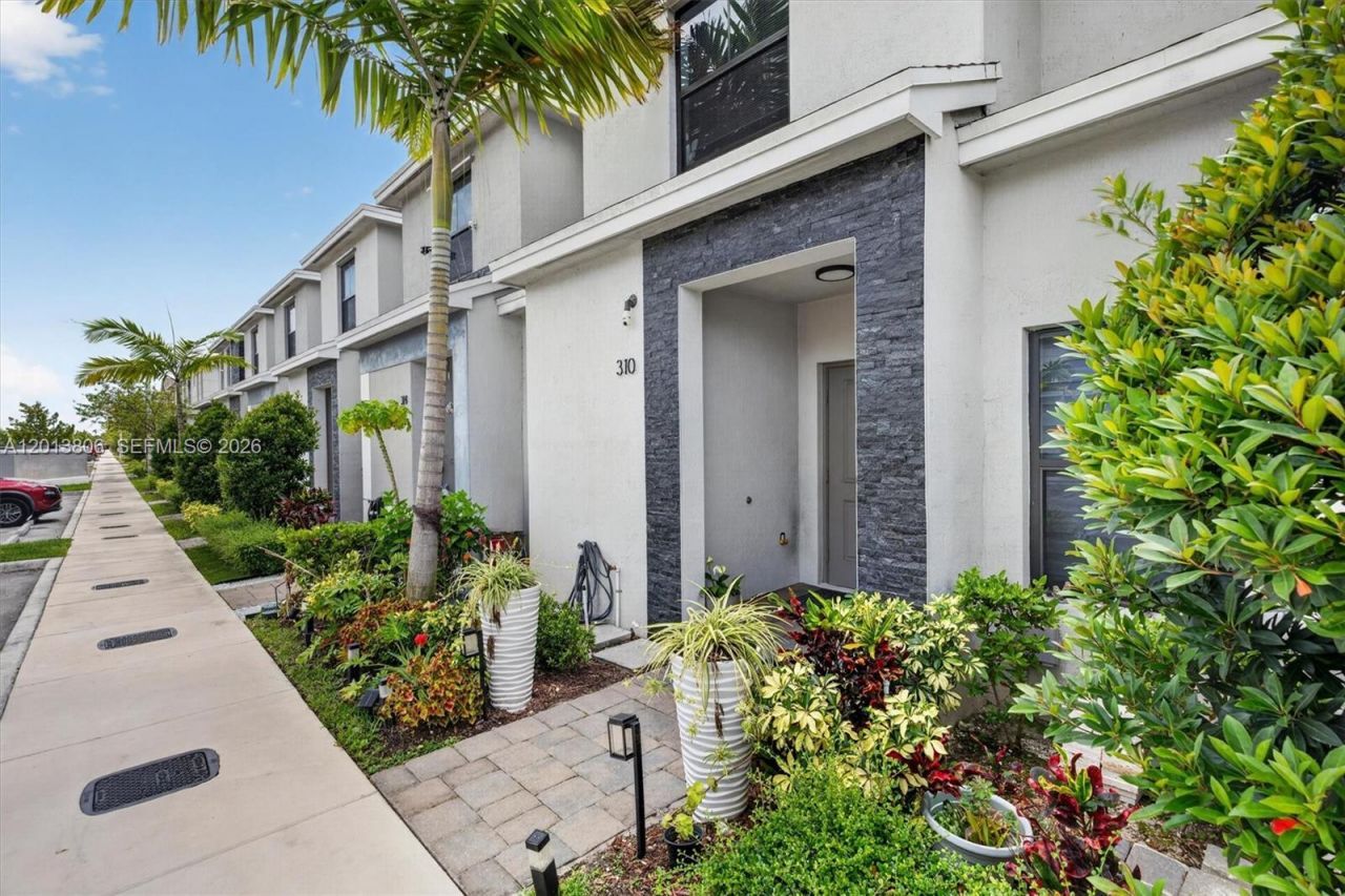 310 NE 1st Dr , Florida City, FL 33034 Photo